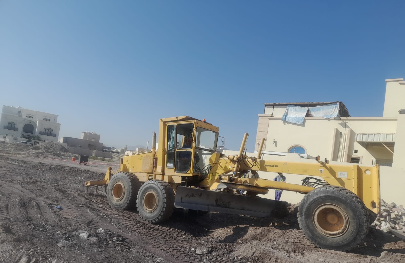 Grader trimming the formation