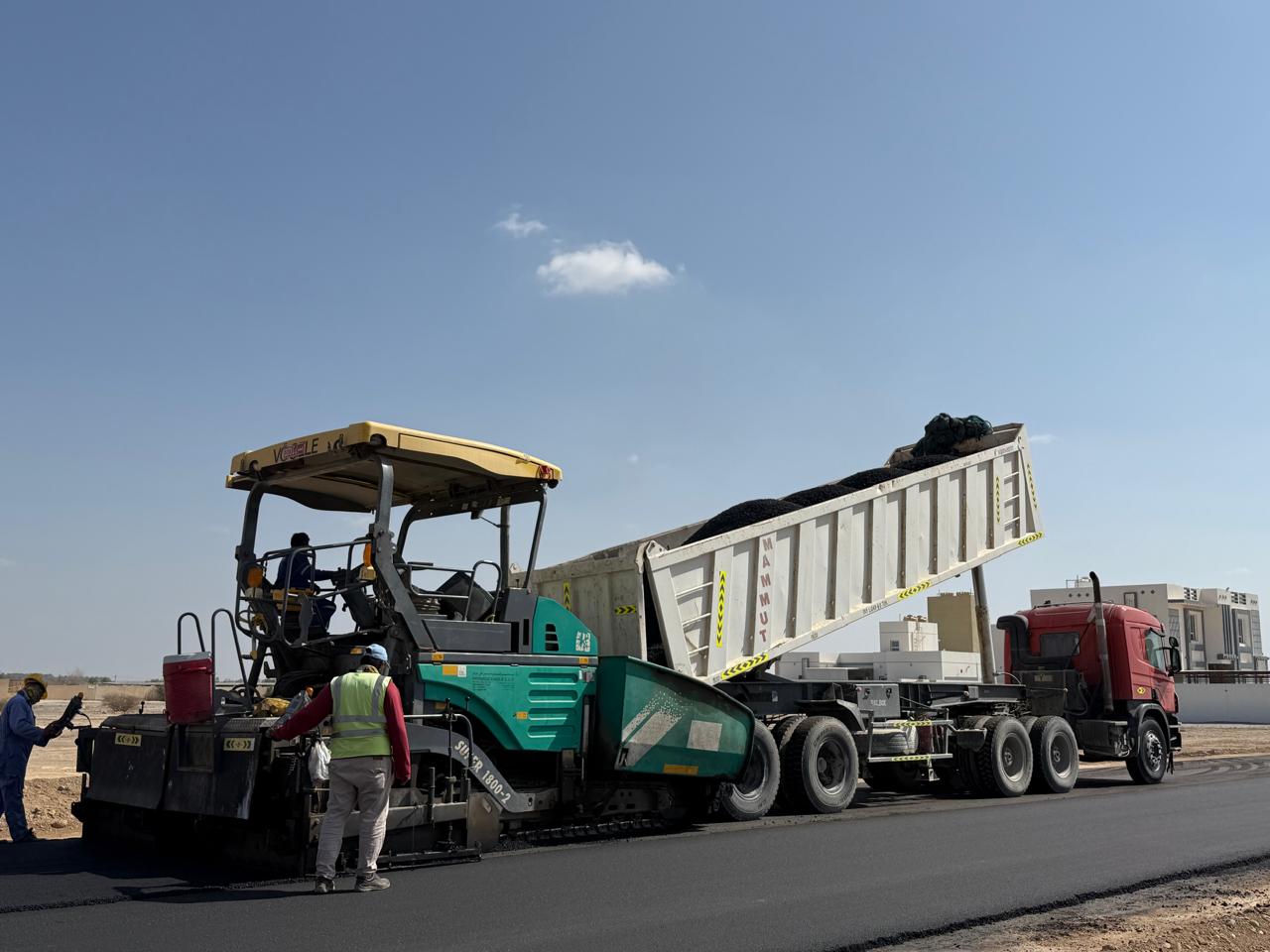 Roads and paved areas at the Khazaen central market