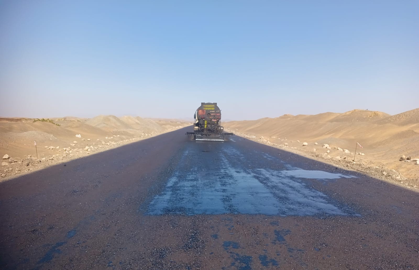 Wide asphalt road at Suwaiq